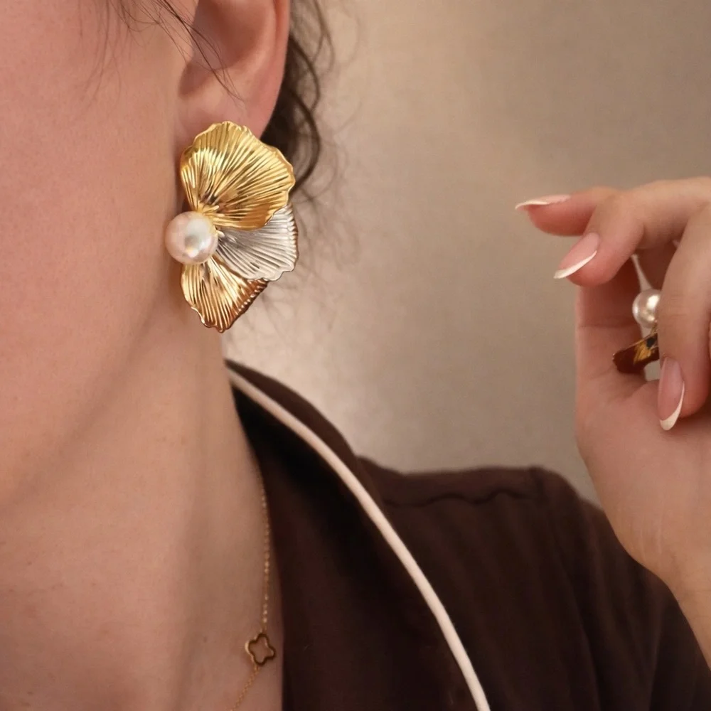 Three Color Floral Pearl Stud Earrings - Picture 4 of 5